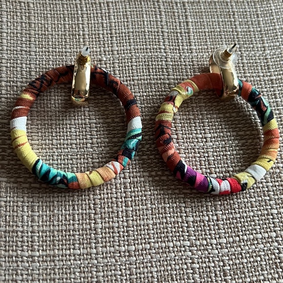 NWOT Colorful Tribal Festival Material 2.25” Hoop Earrings - Picture 4 of 4